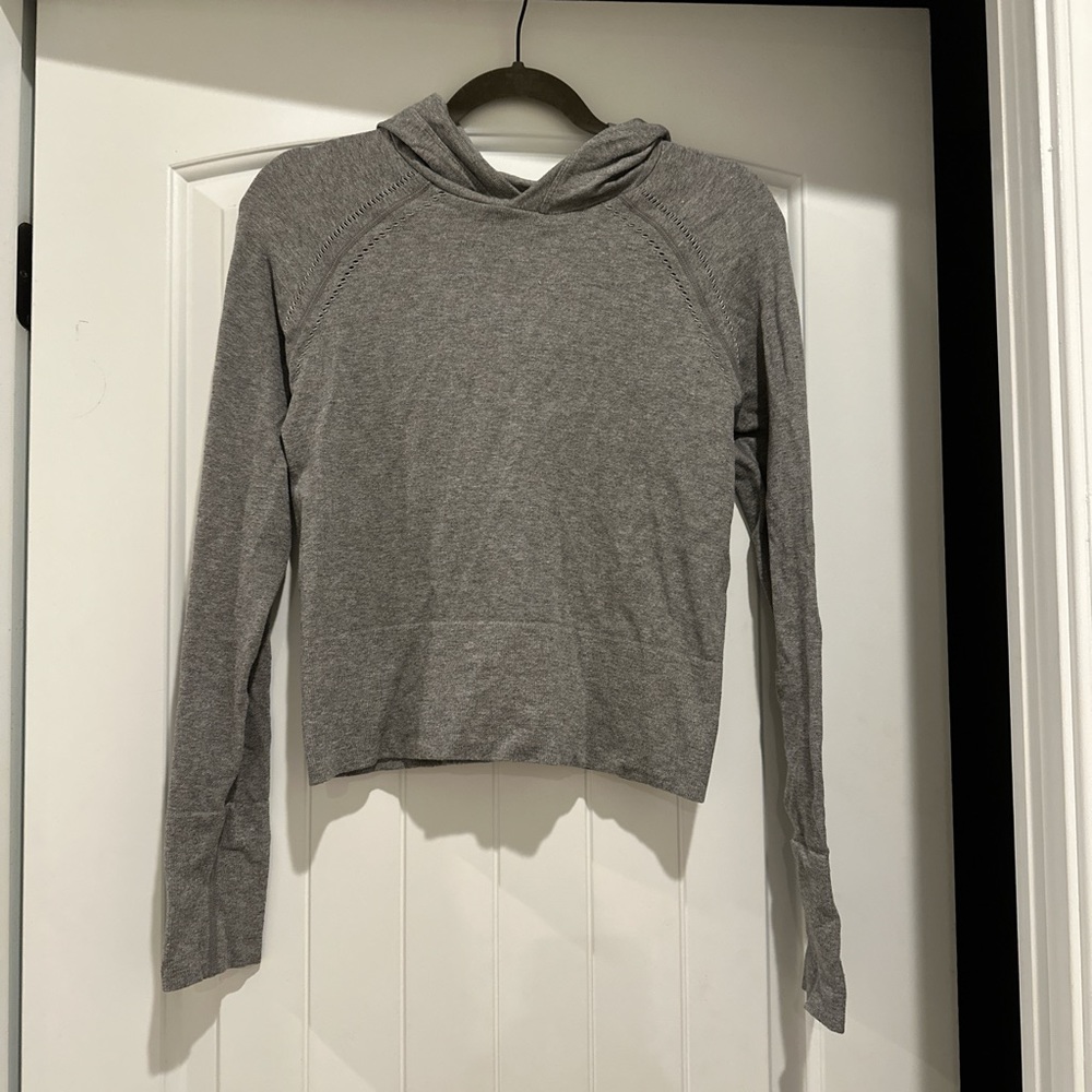 Fabletics Grey Cropped Long Sleeves - S
